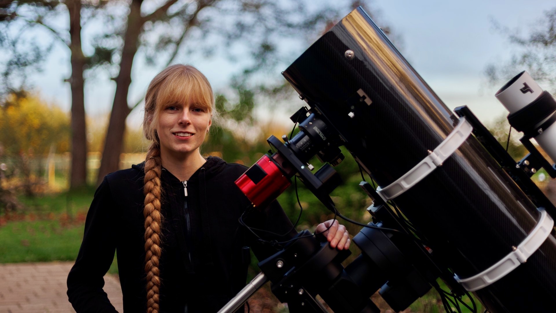 Djurporträtt på dagen, nebulosor på natten: En intervju med fotografen Sophie Paulin