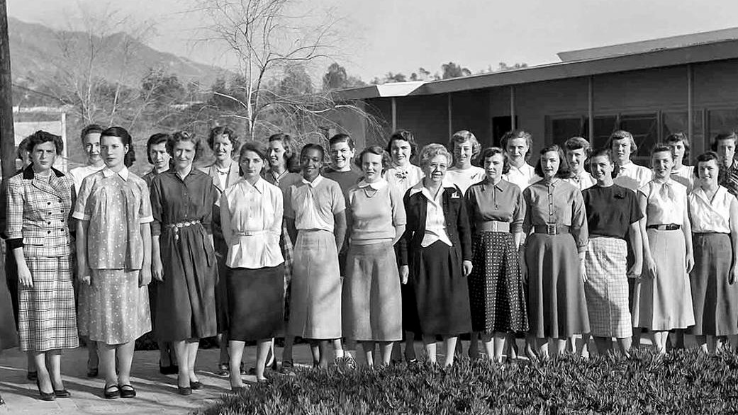 Kvinnliga "computers" på JPL:s campus 1953; © NASA/JPL-Caltech
