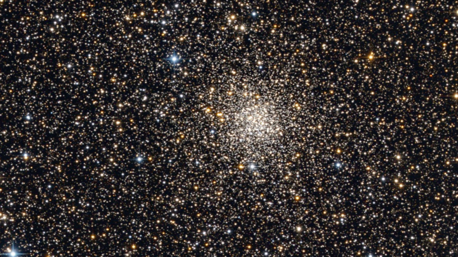 Den klotformiga stjärnhopen Messier 71 avbildad med ett 12-tums Newtonteleskop.  Bernhard Hubl / CCD Guide
