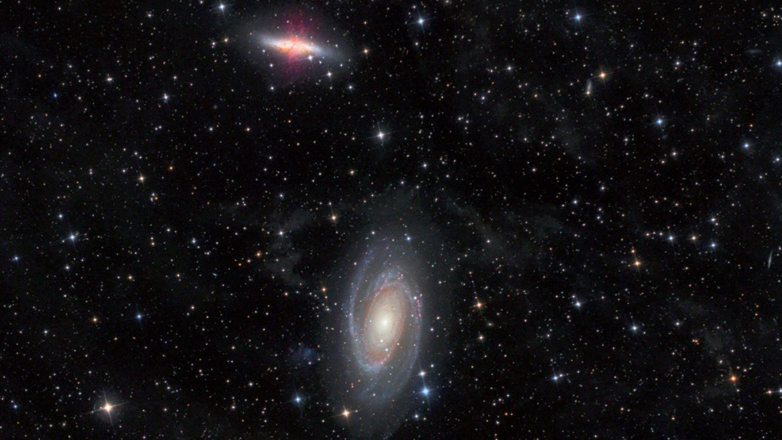 Galaxerna M 81 och M 82 i stjärnbilden Stora björnen, tagna med ett 4,5 tums Newton-teleskop med en brännvidd på 440 mm. Michael Deger / CCD Guide