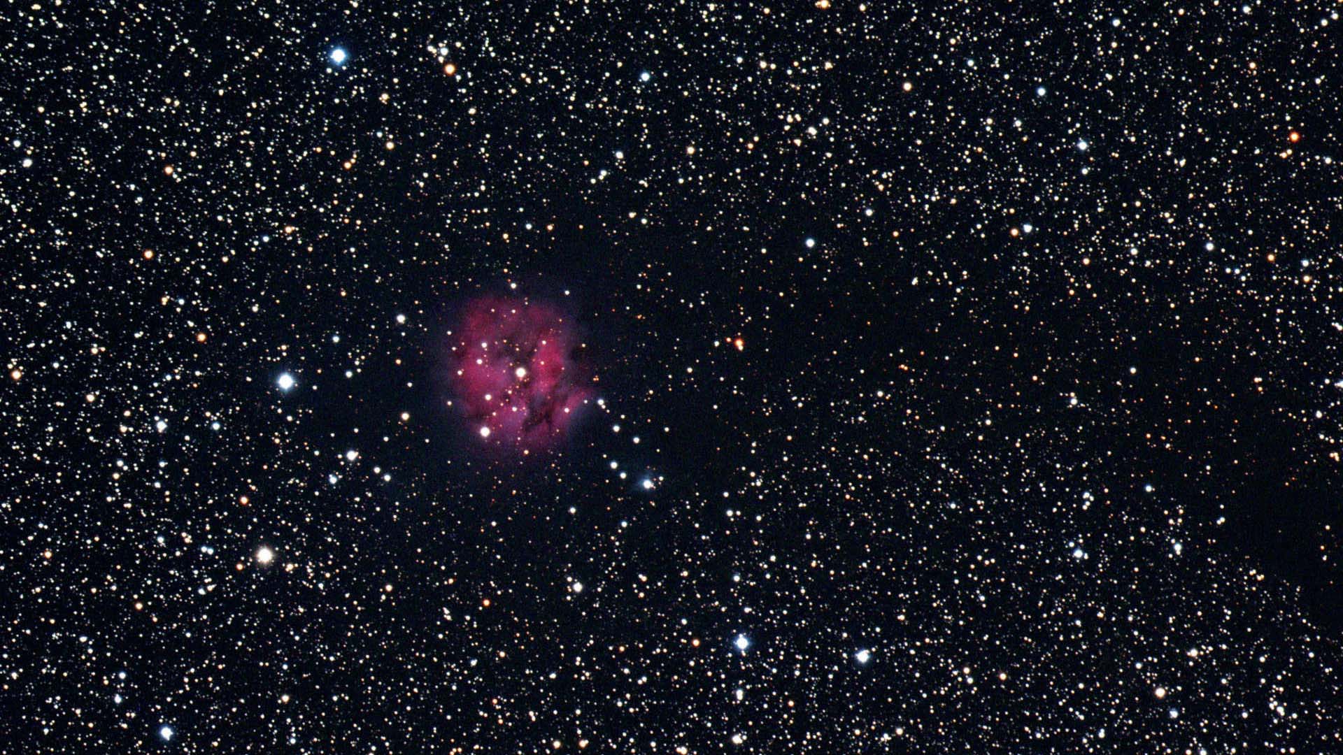 Fotografi av Kokongnebulosan (IC5146) i stjärnbilden Svanen och dess framställning: Bilden är ett resultat av att man har kombinerat separata summabilder i olika färgkanaler till en fullfärgsbild. U. Dittler