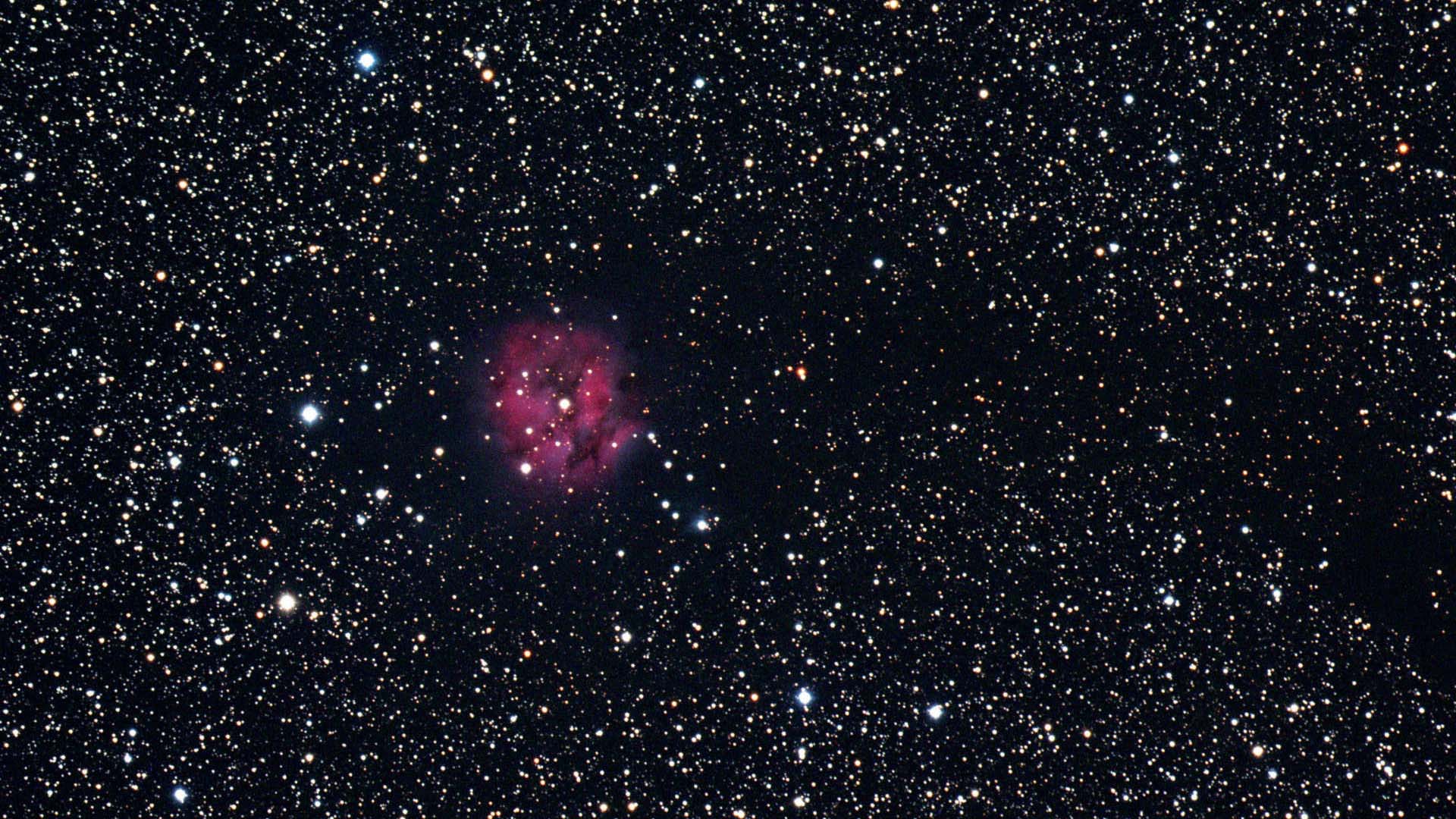 Fotografi av Kokongnebulosan (IC5146) i stjärnbilden Svanen och dess framställning: Bilden är ett resultat av att man har kombinerat separata summabilder i olika färgkanaler till en fullfärgsbild. U. Dittler