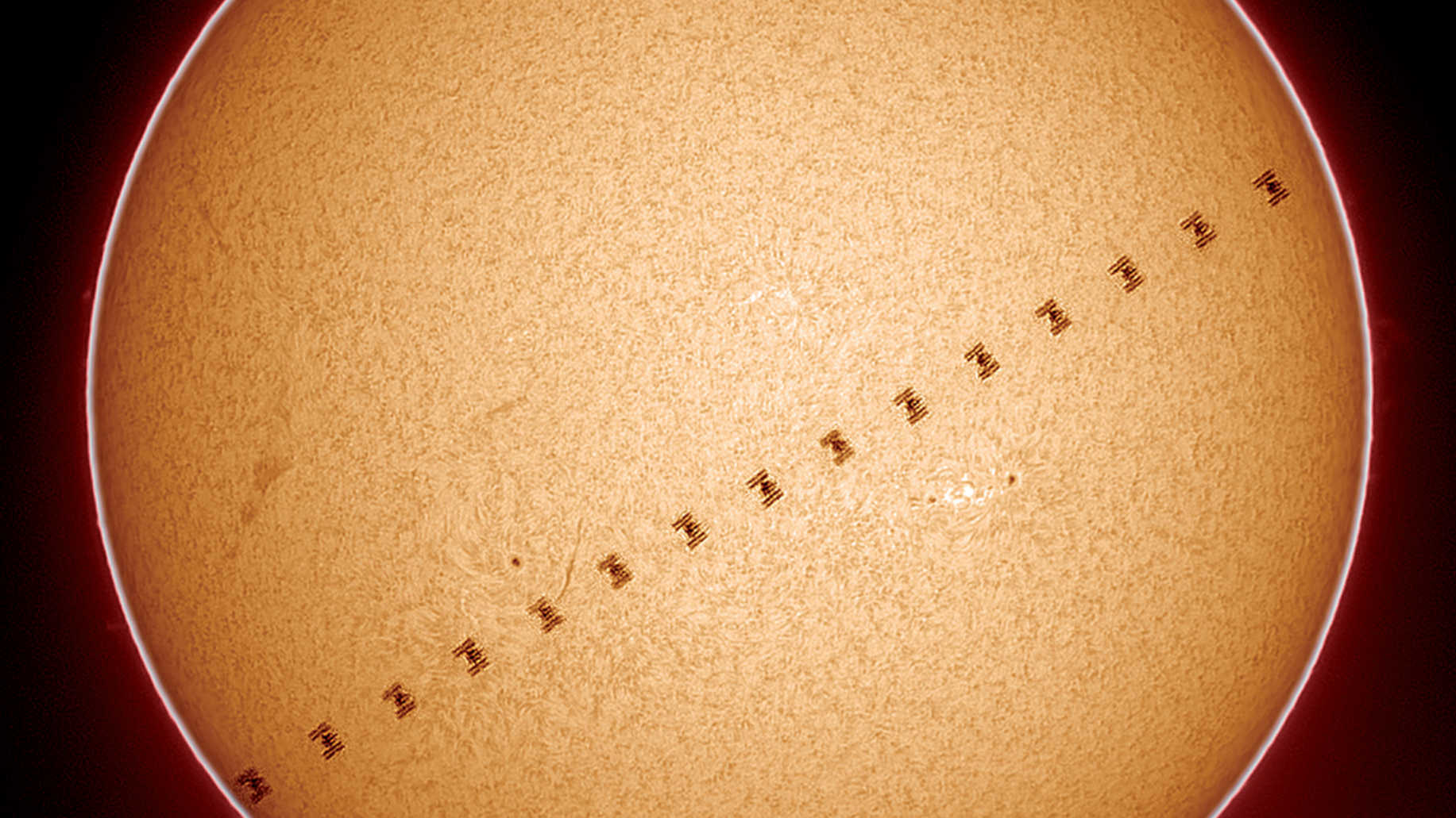 Transiten av Internationella rymdstationen (ISS), här dokumenterad i Hα-ljus, inträffade den 17 juni 2017 klockan 18:57:03, när solen stod 64,7 grader över den södra stjärnhimlens horisont. Avståndet från ISS till observationsplatsen var 451,6 kilometer, vilket gjorde att passagen varade endast 0,6 sekunder. Rymdstationen framstod som förhållandevis stor. Bilden togs med ett Coronado Solarmax60, och övrig utrustning kan ses i Fig. 3. Presentationen är ett montage av 16 bilder. U. Dittler