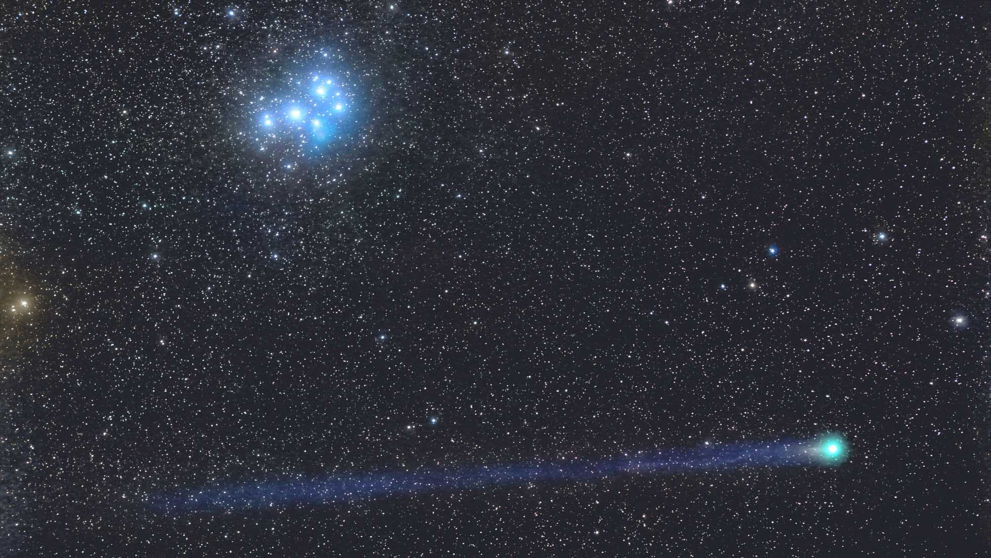 Plejaderna och kometen Lovejoy. Foto av Cristian Fattinnanzi
