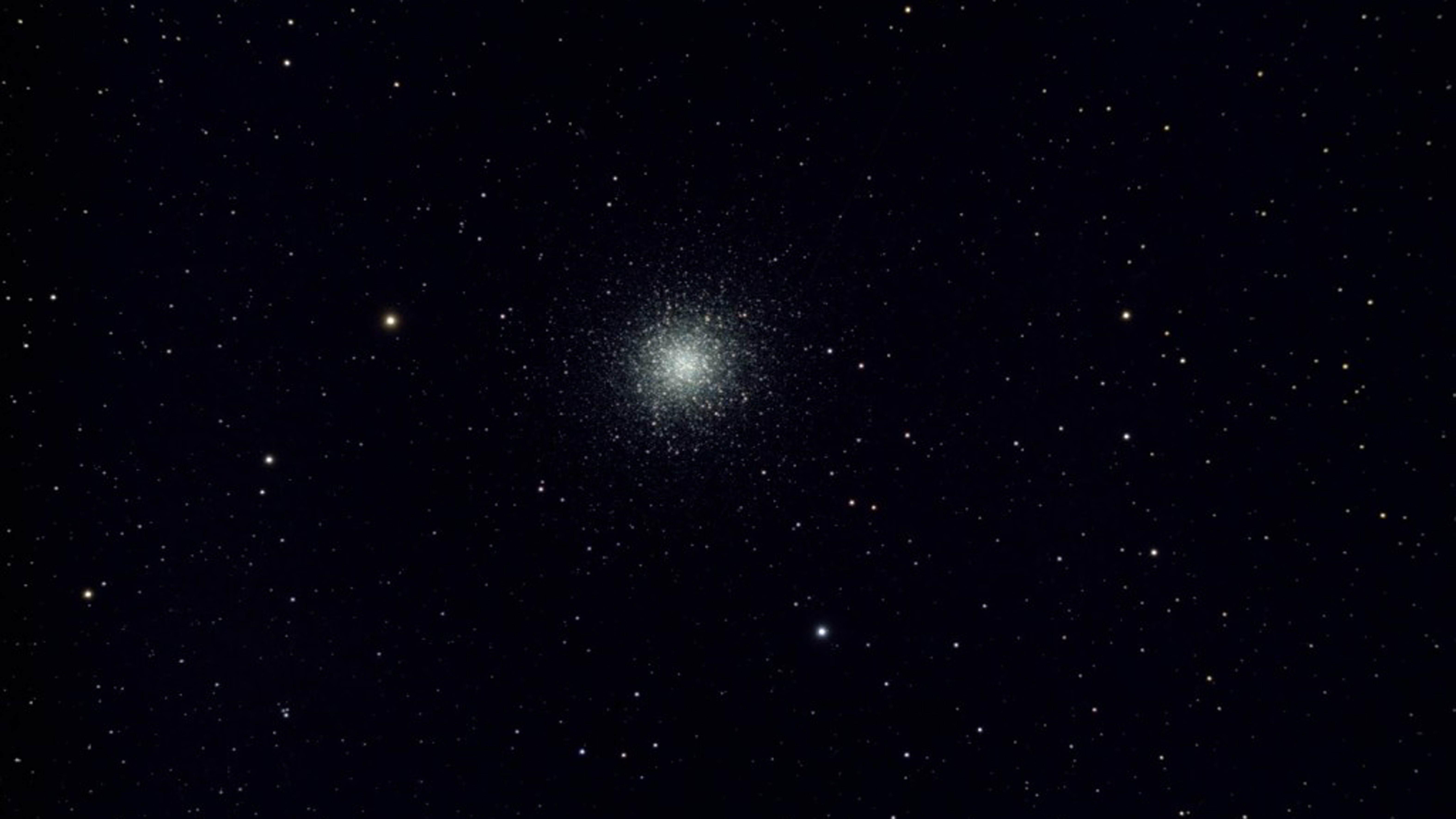 Kulklustret M13 fotograferat med ett Skywatcher AP 120/900 EvoStar ED DS-Pro och en Canon EOS 700Da, fotograf: Stefan Taube.