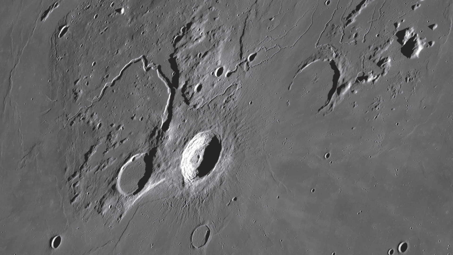 Materialet inuti Aristarchus är den ljusaste bergarten på månens synliga sida. NASA/GSFC/Arizona State University