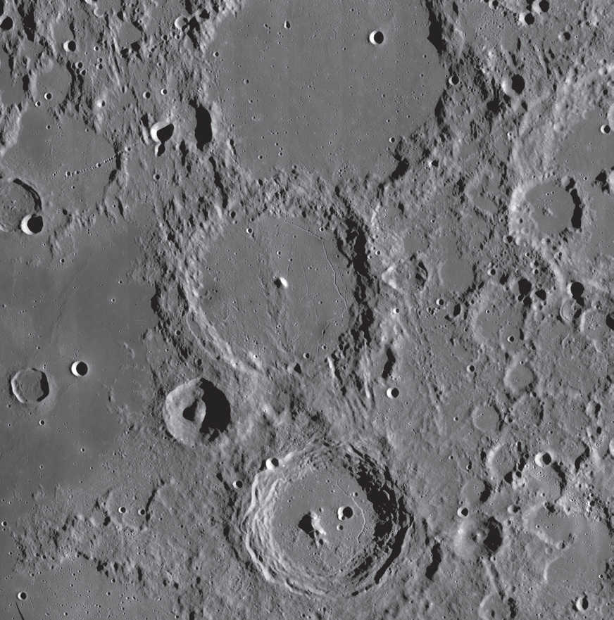 Ptolemaeus, Alphonsus och Arzachel: Här finns många observationsmål på en liten yta. NASA/GSFC/Arizona State University