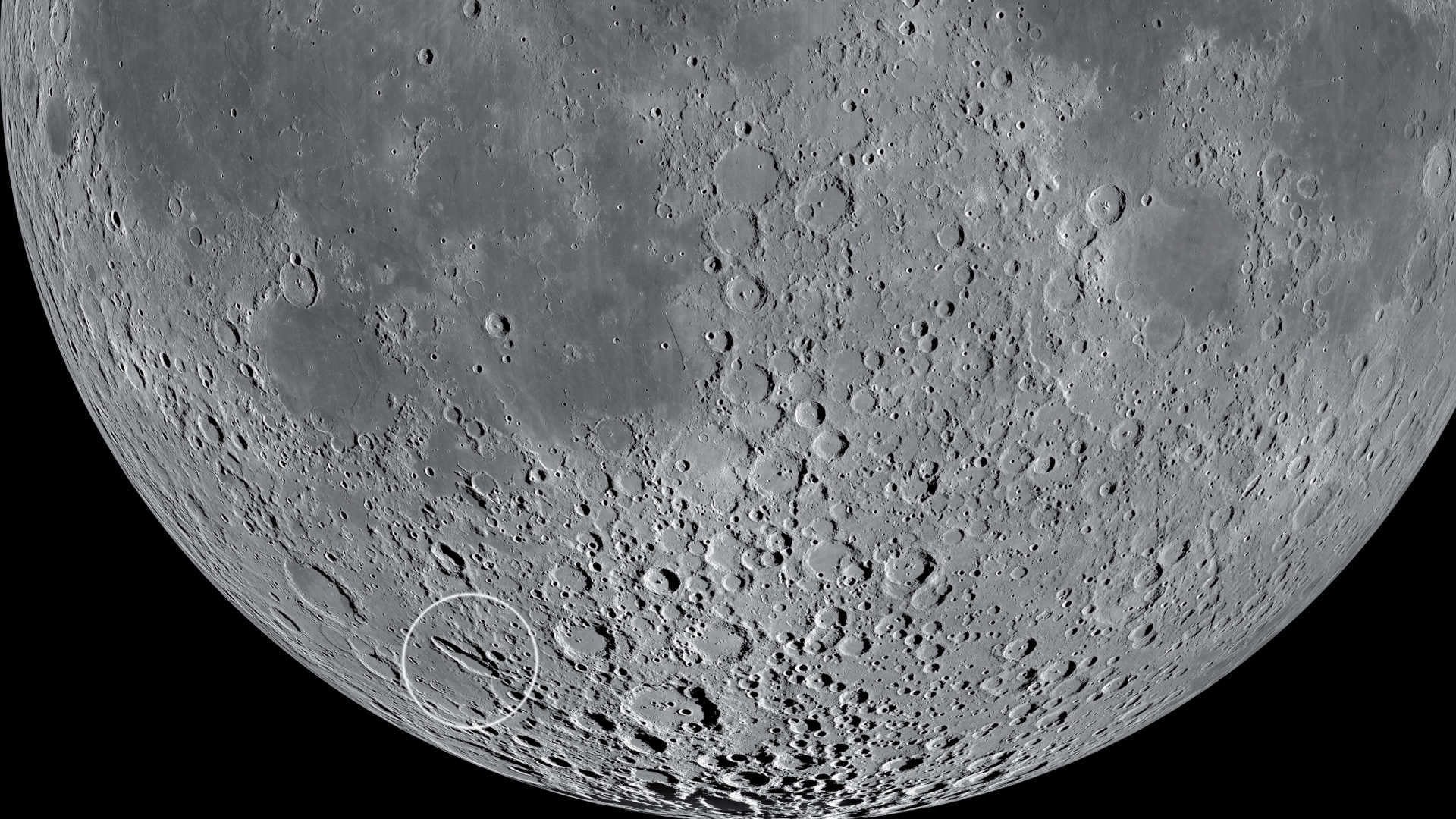 Sneda nedslagsmärken vid månens rand