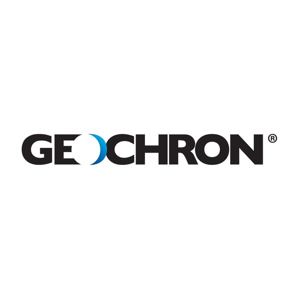 Geochron Original Kilburg i satinanodiserad aluminiumfinish och svarta lister