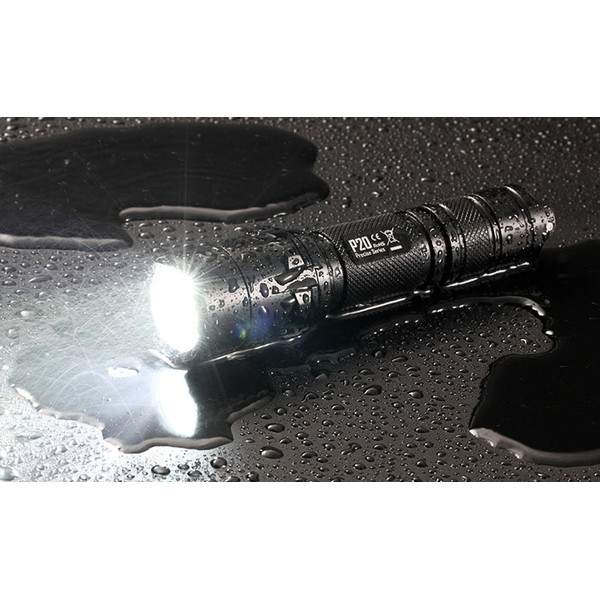 Nitecore Ficklampa P20