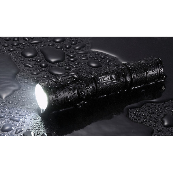 Nitecore Ficklampa P20UV