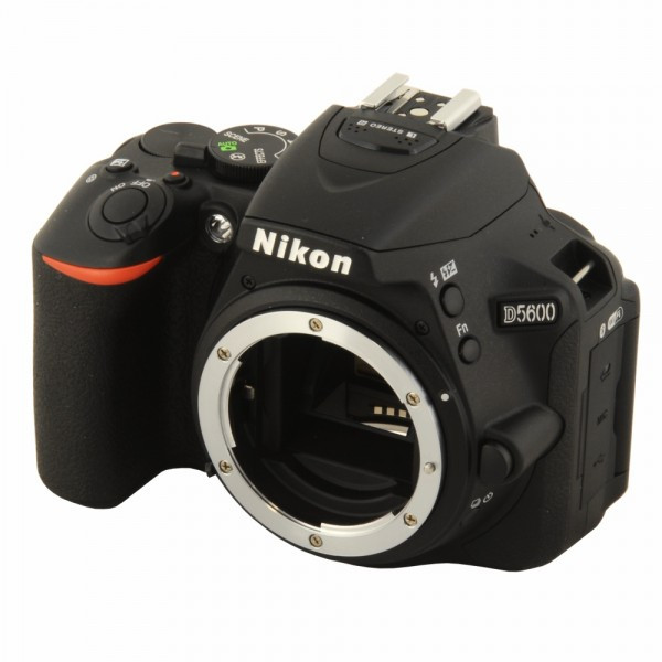 Nikon Kamera DSLR D5600a Full Range