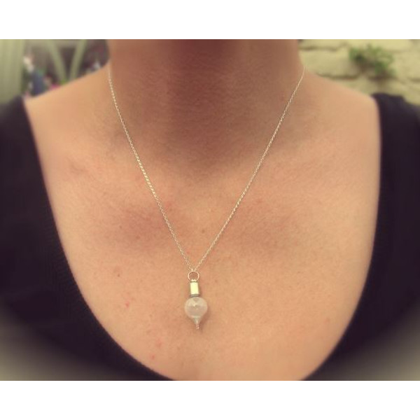 Jurassic Jewellery halsband med månstoft (droppform)