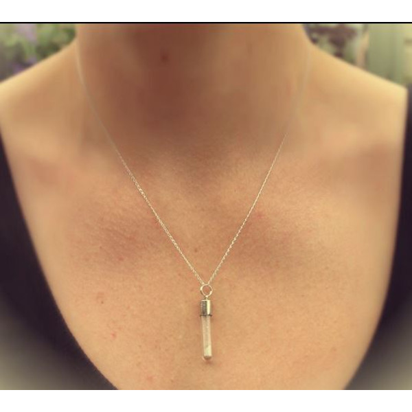 Jurassic Jewellery halsband med månstoft (vial)