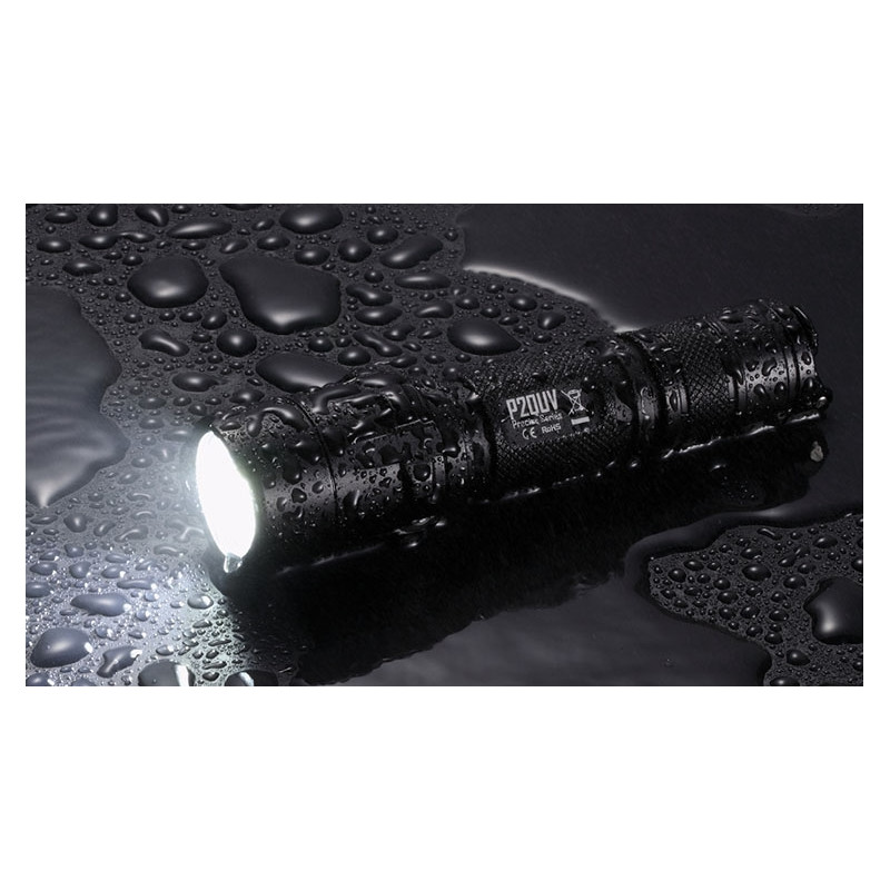 Nitecore Ficklampa P20UV