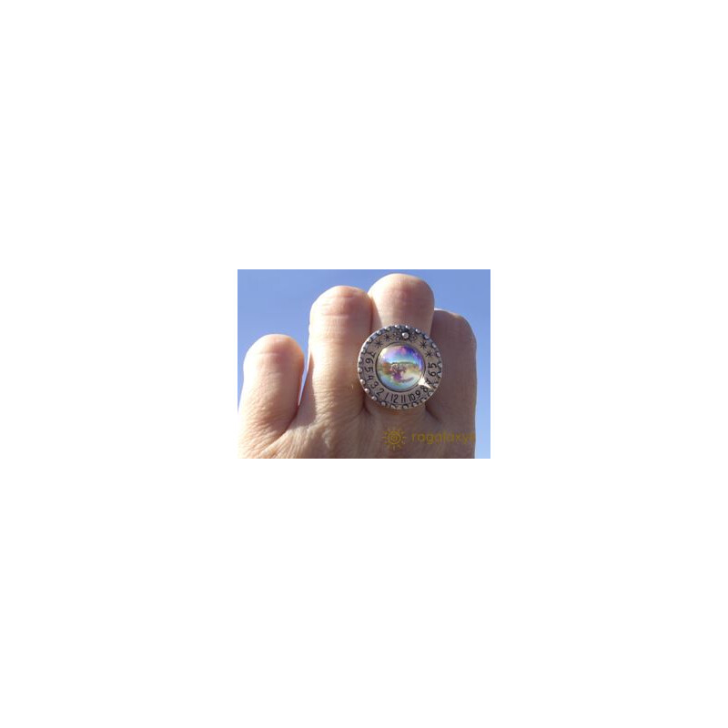 Ragalaxys Saturnus röd ring