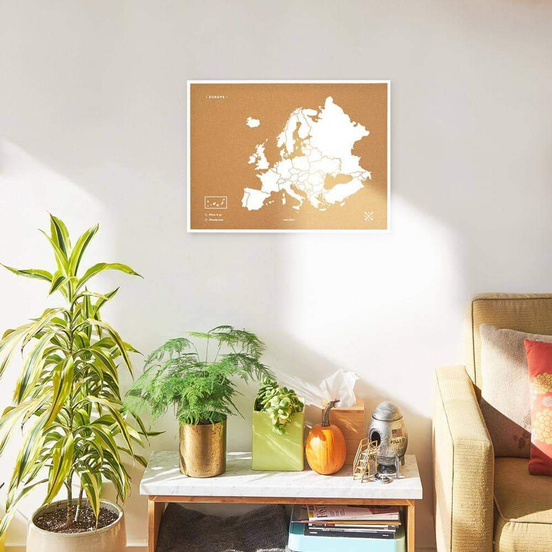 Miss Wood Kontinentkarta Woody Map Europa vit 90x60cm inramad